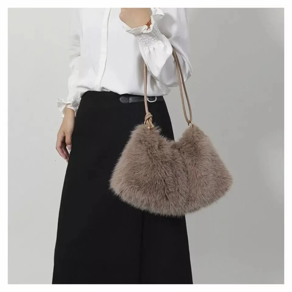Womens Autumn and Winter Handbag Fur Fashion Hundred with Plush Bag Solid Color Large Capacity Zipper Shoulder 250811