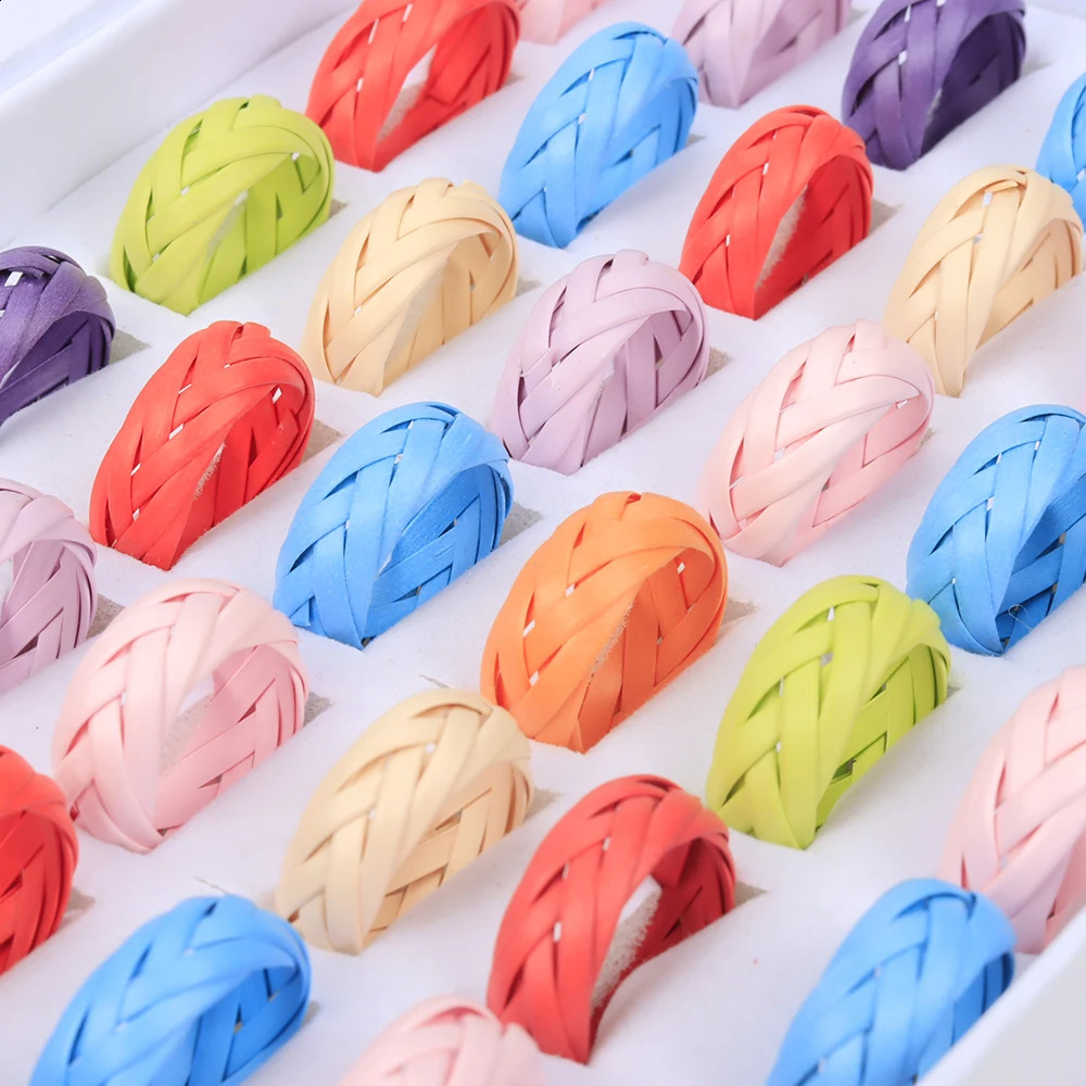 50 Pcs/Lot Handmade Mix Colorful Grass Weave Rings for Women Wholesale Jewelry Summer Beach Party Gifts 250807