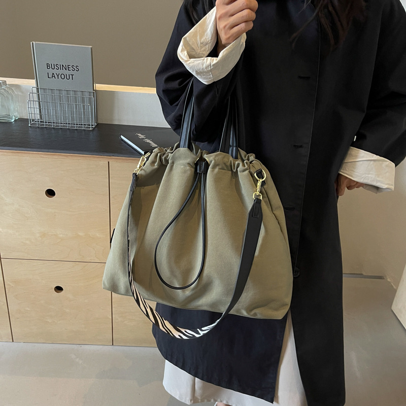 Minimalist Fashion for Women New Korean Style Simple Shoulder Trendy Crossbody Fashionable Casual Bucket Bag