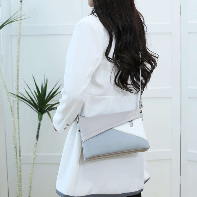 Block Geometric Contrast Color New Handbag Versatile Toiletry Storage Crossbody Bag for Women with a Sense of Sophistication