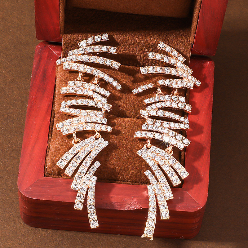 Fashionable Banquet Dress with Geometric Creative Irregular Tassel Long Alloy Inlaid Diamond Earrings