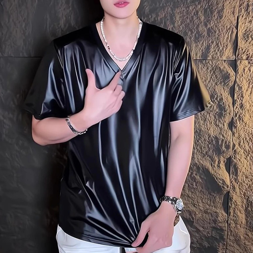 Mens TShirt Y2k Shiny Plain Stretch Spring Summer Streetwear Niche Personality ShortSleeve Top MenS Clothing 2025 250811