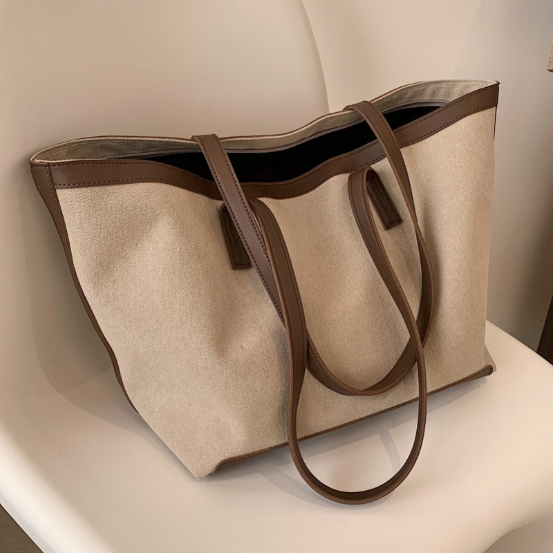 Chic & Practical: Women's Canvas Tote Bag Featuring Minimalist Texture for Everyday Use