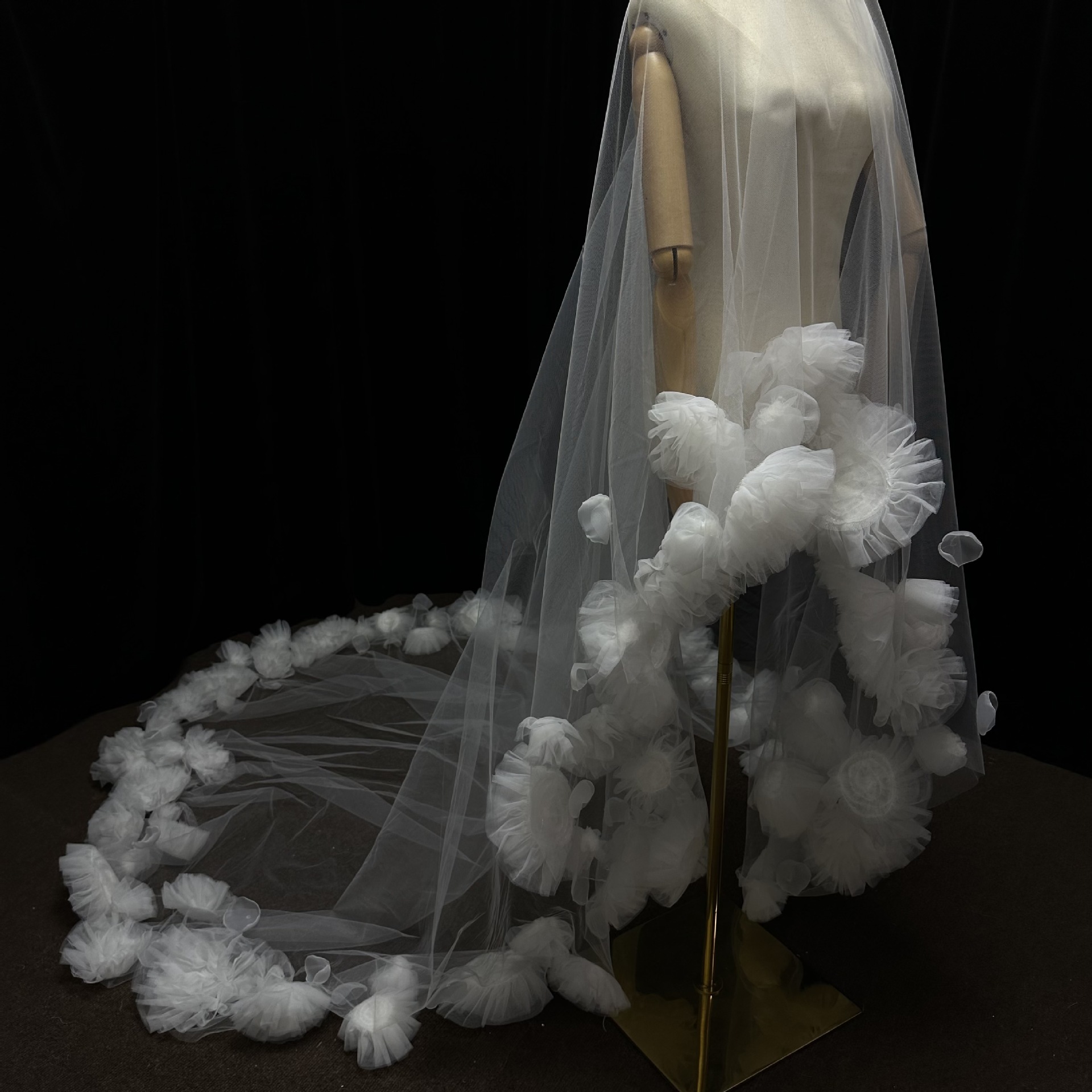 Vintage Long Bridal Veils 3D Flowers One Layer 3M Cathedral Length Wedding Veils Soft Tulle Wedding Accessories
