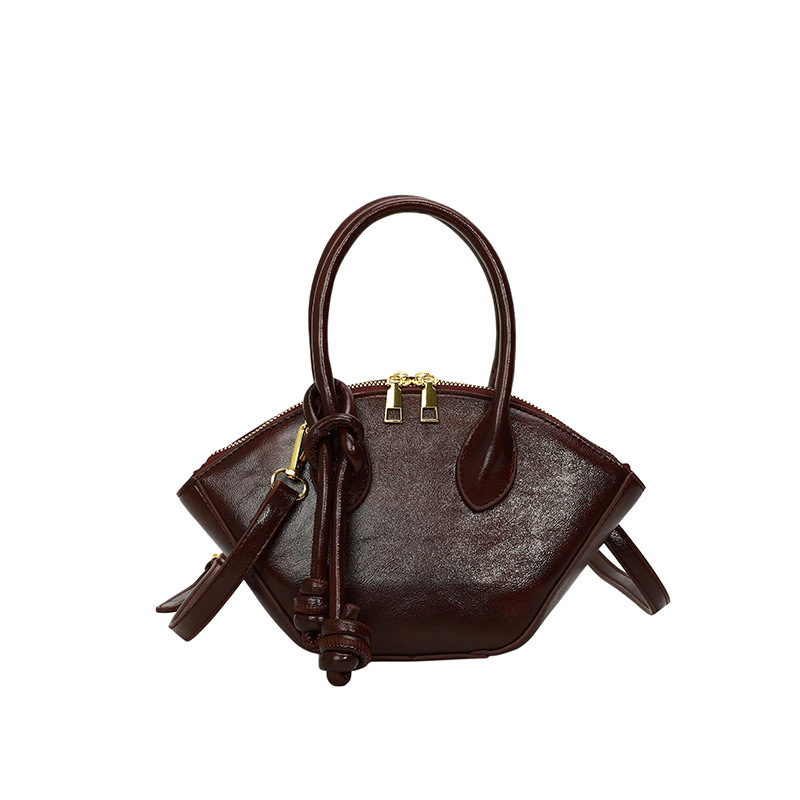 Elegant Casual Design Handbag Featuring Classic Colors & Contemporary Charm