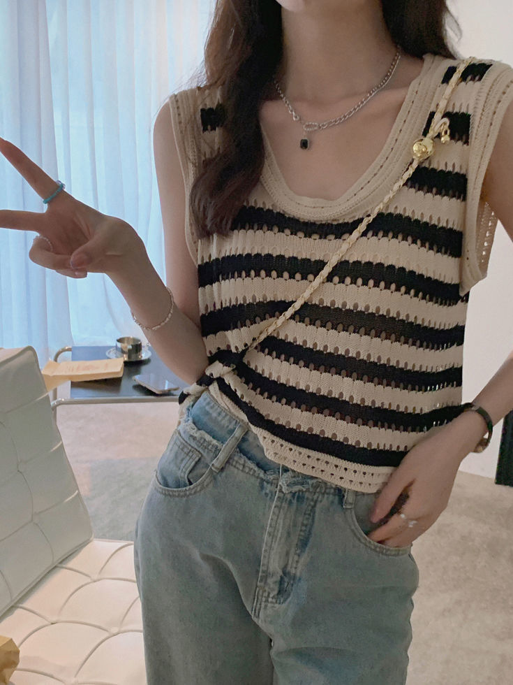 Vintage Black And White Striped Hollow Knit Vest For Women Summer New Loose Slimming Outerwear Hot Girl Sleeveless Top