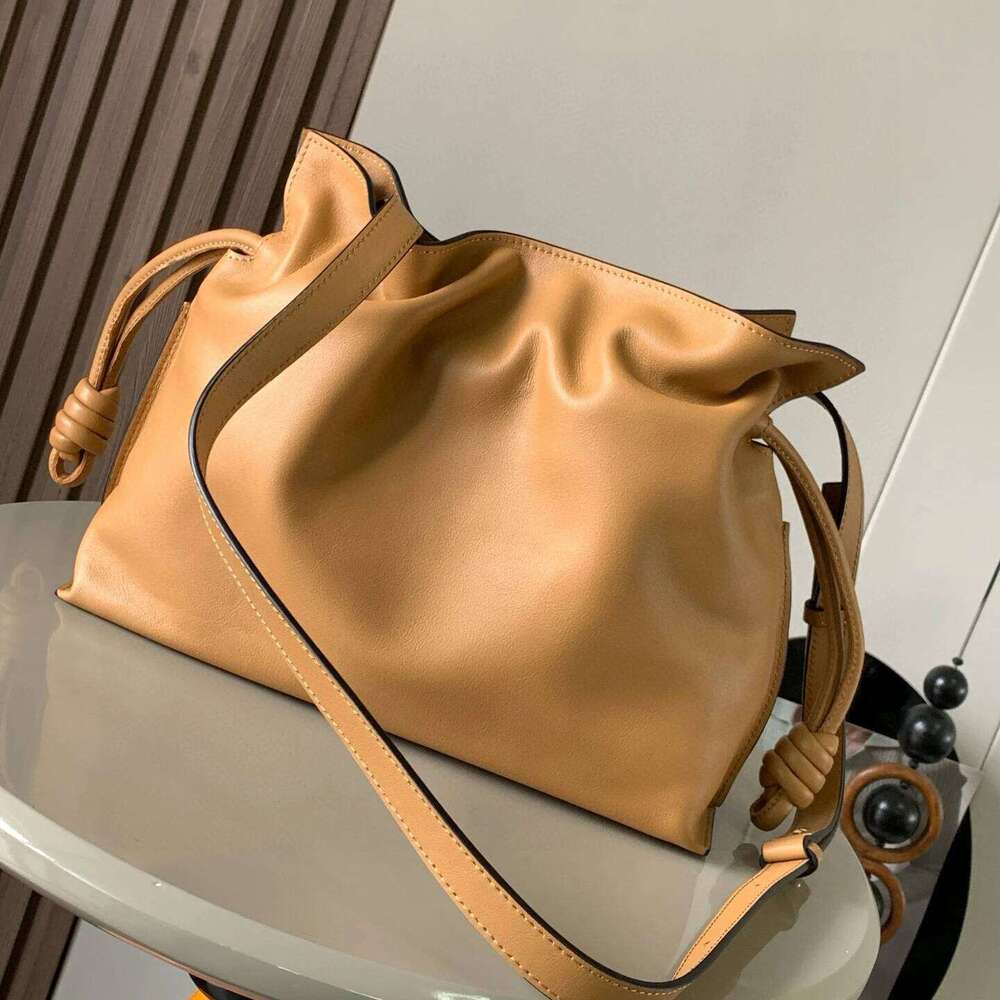 New real leather clutch fashion casual Joker slung shoulder solid color drawstring bucket advanced simple women bag