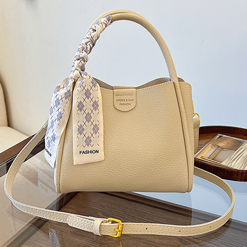 This Year's Trendy Vegetable Basket Handbag for Women 2025 New Soft Leather Bucket Commuter Shoulder Crossbody Bag ddmymoon