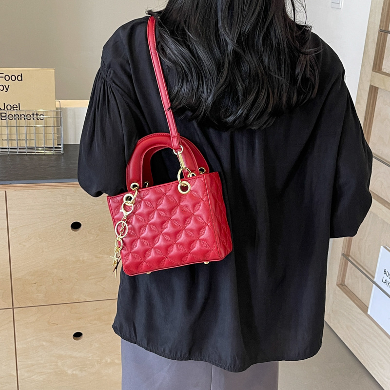 Niche Design Handbag Princess Diana Style Women 2025 New High-end Fashion Quilted Shoulder Bag Versatile Crossbody Bag