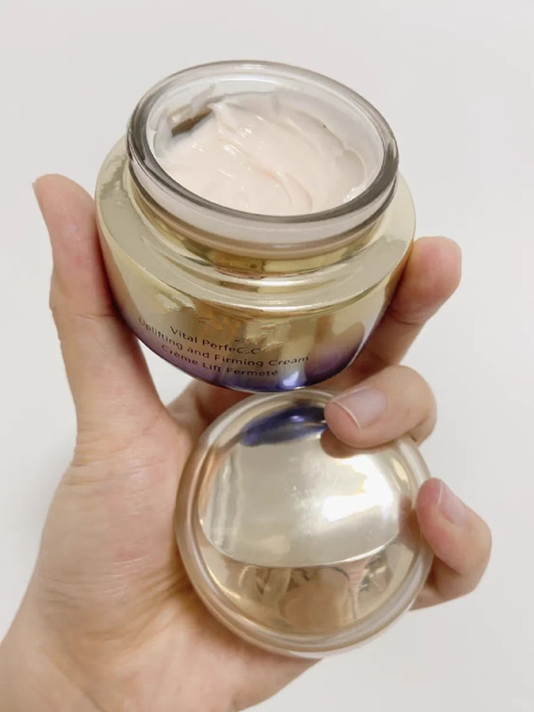 Célèbre pour visage de marque Bénéficiaire Brighning Gel Cream Face Serum pour le visage édifiant et rafraîchissant la journée émulsion 75 ml fem