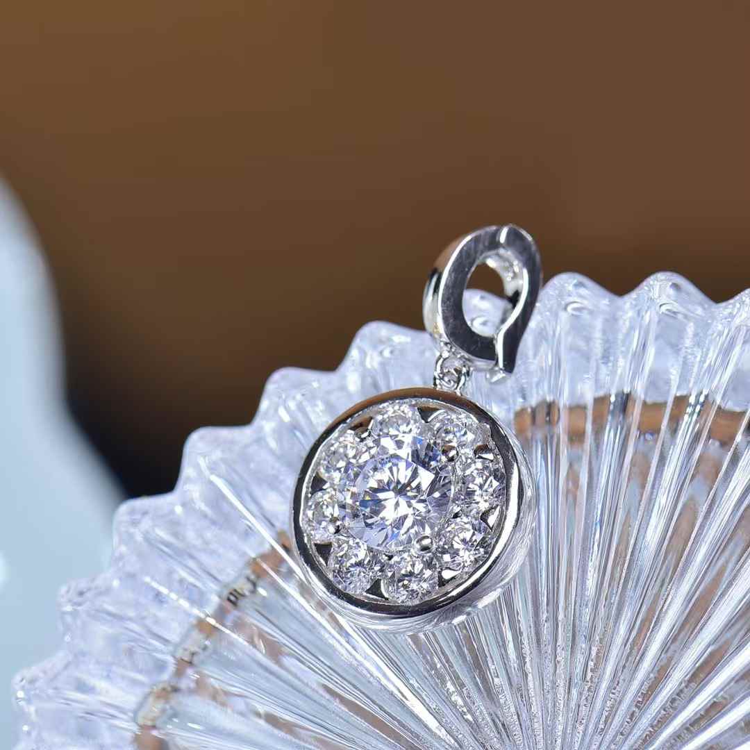 Moissanite Pendant Necklace Classic Round Sparkly Design Diamond Look Gem for Everyday Special Occasions Daily Wear Gifting