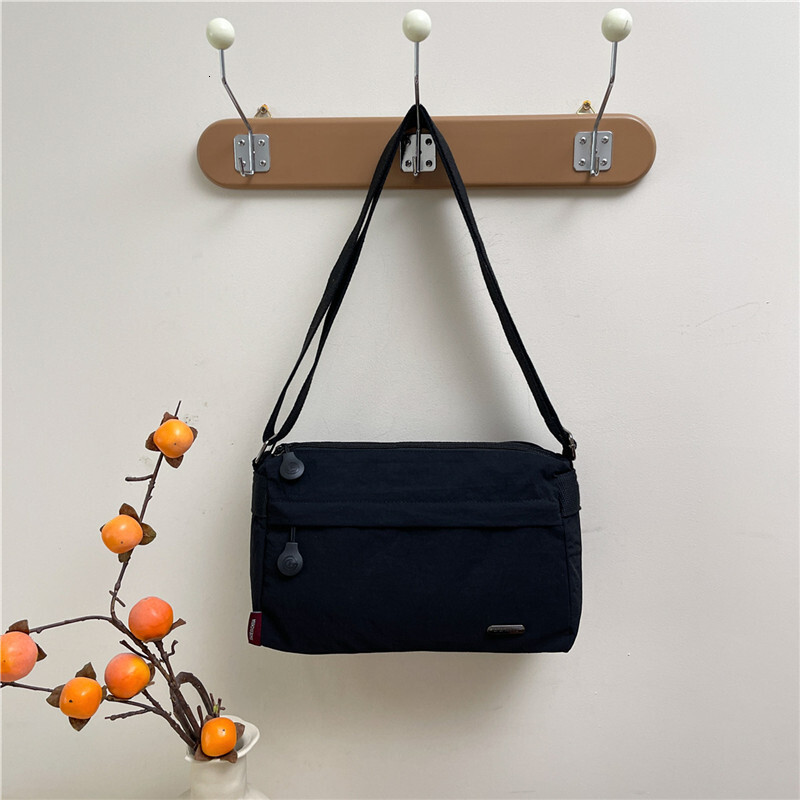 Lightweight Nylon Multi-compartment Crossbody Women 2025 New Trendy Casual Large Capacity Shoulder Bag ddmymoon