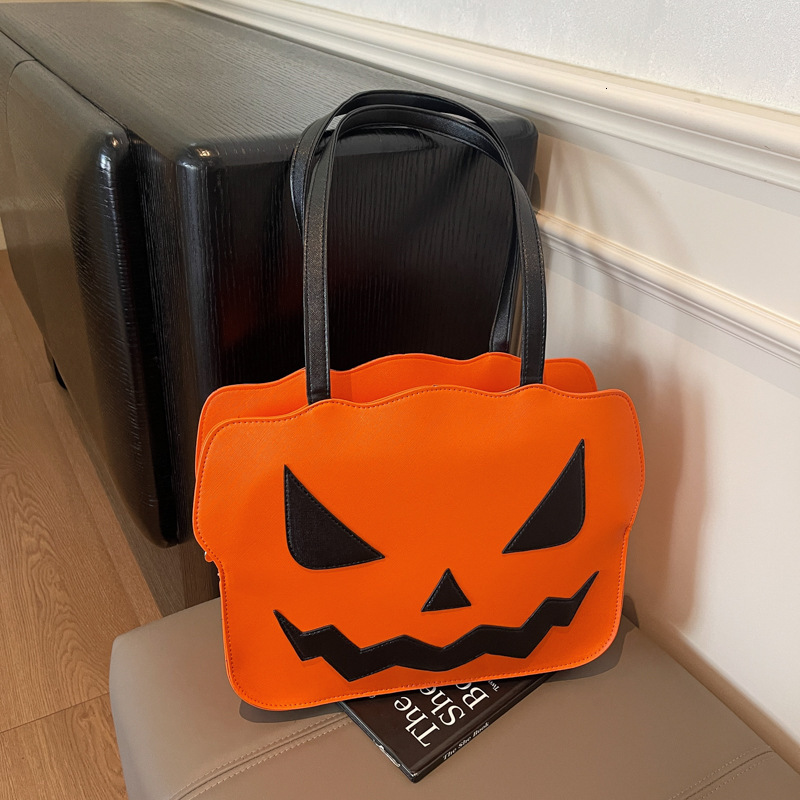 2025 New Halloween Pumpkin Single Shoulder for Women Fashionable Quirky Small Crossbody Bag ddmymoon