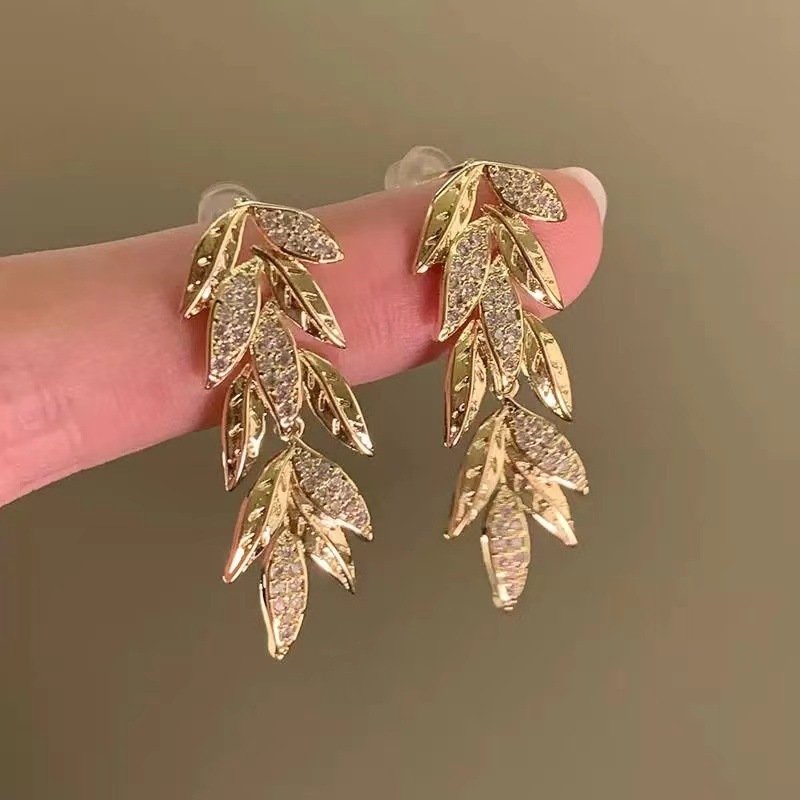 Free Shipping Designer Luxury Jewelry French Retro Gold Inlaid Diamond Leaf Women's Earrings New Exquisite Fashion Accessories