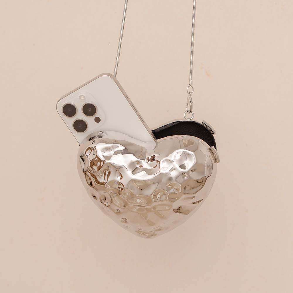 2024 Women's New Single Shoulder Crossbody Irregular Shell Iron Box Heart Fashion Evening Clutch Bag