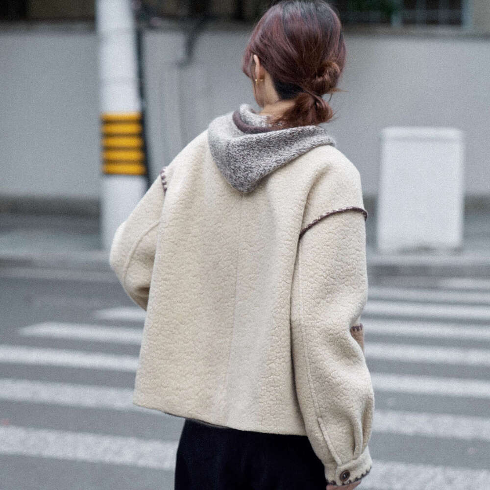 Short splicing hooded buttoned wool coat with multifunctional pocket