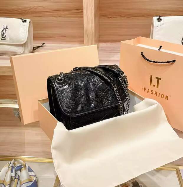 DHessentials 2025 Genuine Leather Crossbody Bag - Trendy Messenger Shoulder Purse for Women, Chic Chain Strap Bag (23x18cm, 400g)