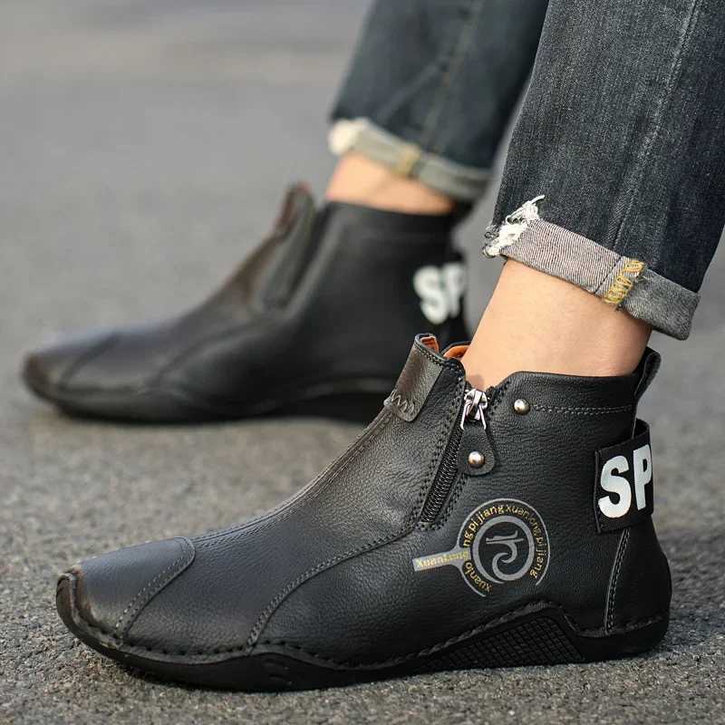 Autumn and Winter New Mens Short Boots British Classic Retro Flat Bottom Cotton Shoes Outdoor Business Sports Casual Shoes W250811