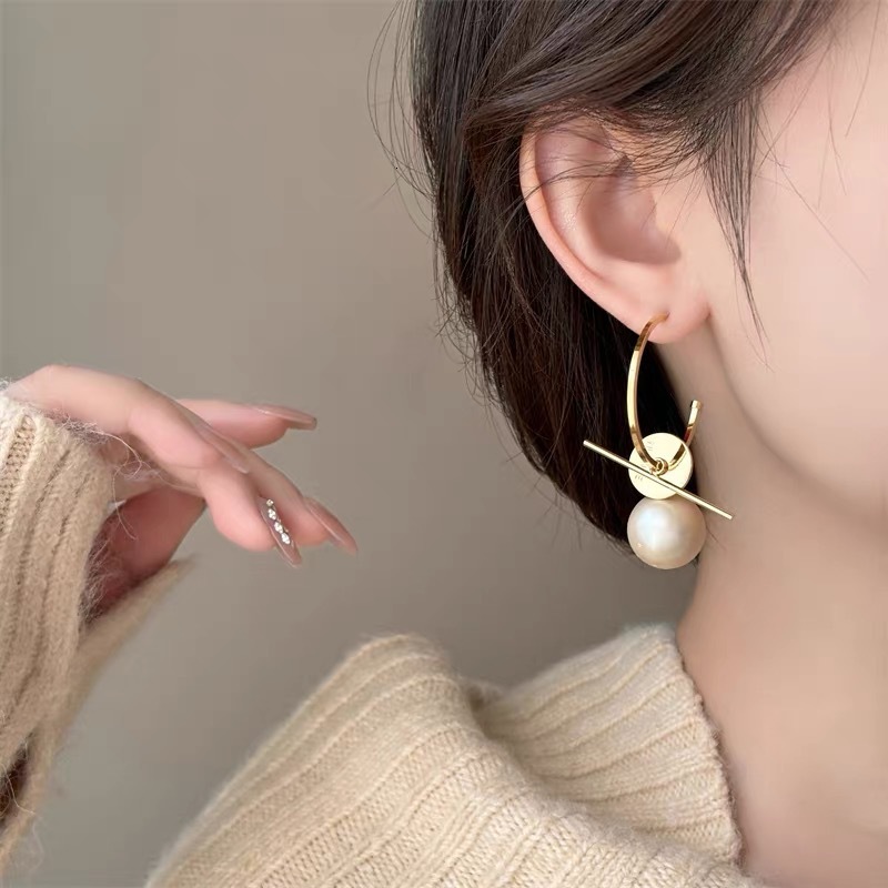 Free Shipping Designer Fashion Accessories Elegant New Women's Earrings AB Style Unique Asymmetric Internet Celebrity Pearl Earrings Luxury Jewel