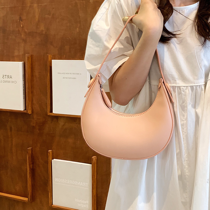 2025 autumn new retro women's shoulder bag fashion niche design casual women's crossbody bag texture armpit bag designer bag
