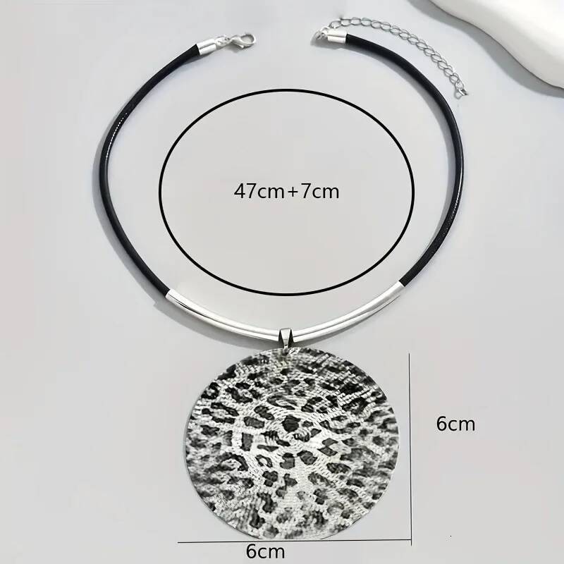 Round Leopard Pendant Necklace for Women Simple Fashion Neck Jewelry Hot Sale Party Gift 2025 New Style