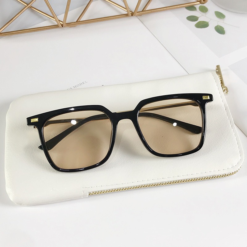 Stylish UV Protection Glasses with Unique Design Elements