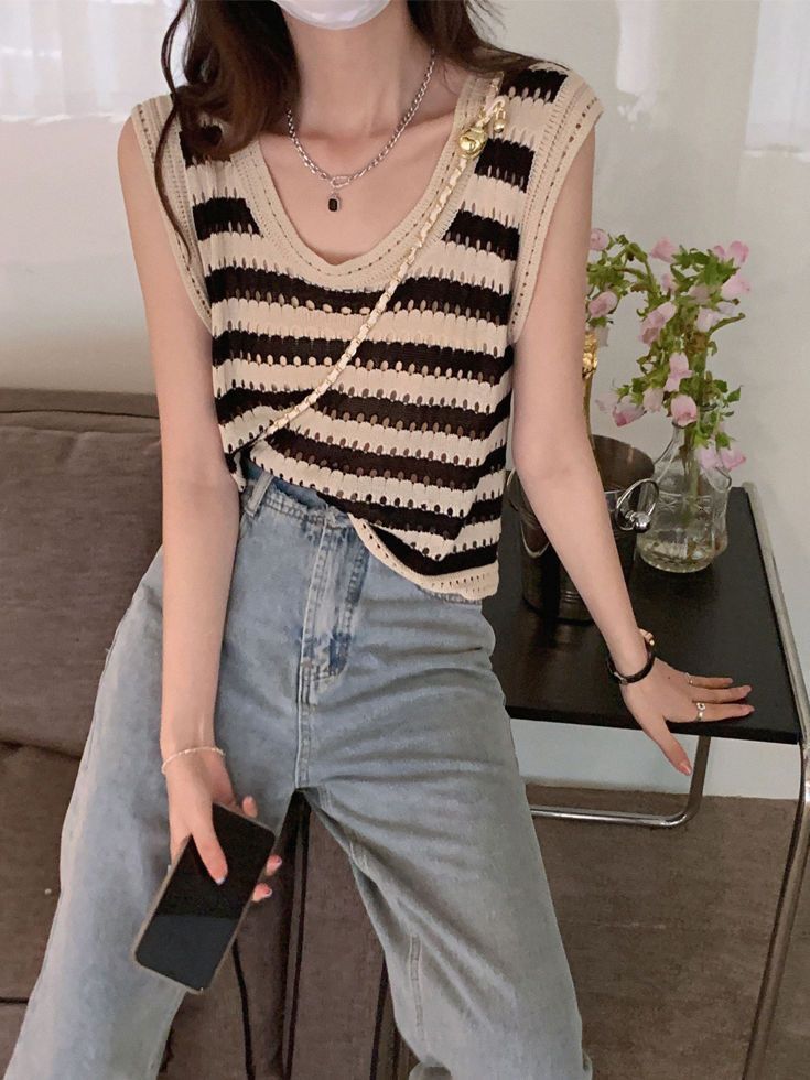 Vintage Black And White Striped Hollow Knit Vest For Women Summer New Loose Slimming Outerwear Hot Girl Sleeveless Top