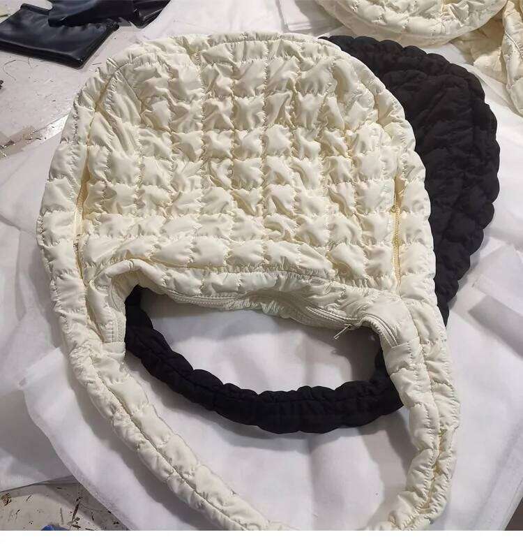 Large Capacity Women Shoulder Fashion Crossbody for Cloud Fold Lady Messenger Bag Lightweight Travel Bags Designer