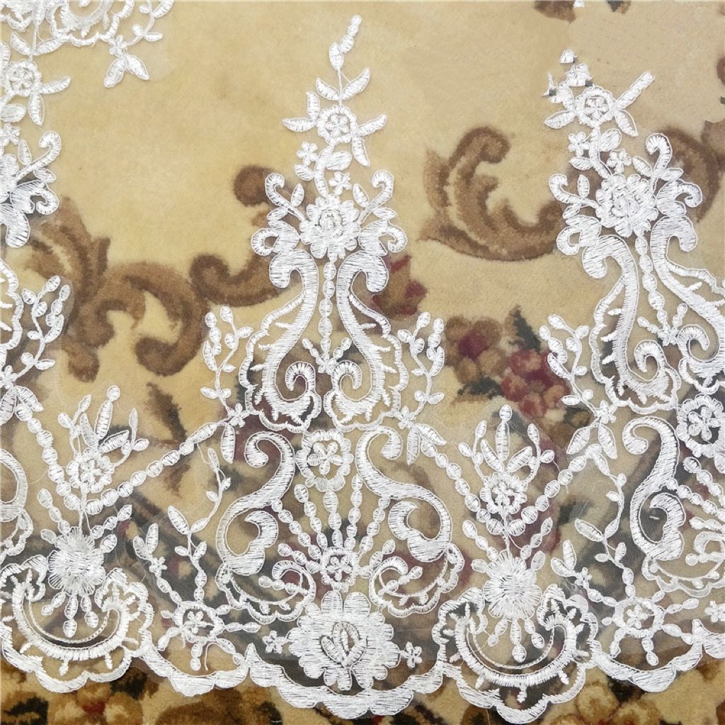Elegant One Layer Cathedral Length Wedding Veils Lace Edge Bridal Veils with Comb Appliqued Marriage Accessories