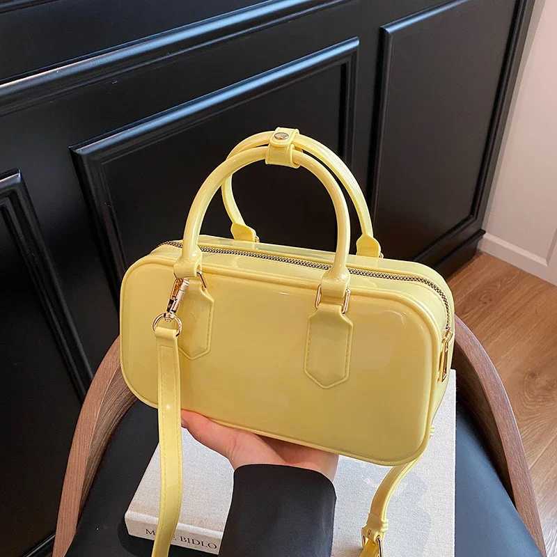 Elegant Paris Inspired Vintage Crossbody Bag - Minimalist Leather Tote for Women Luxury Commuter Solid Color Designer Z250811
