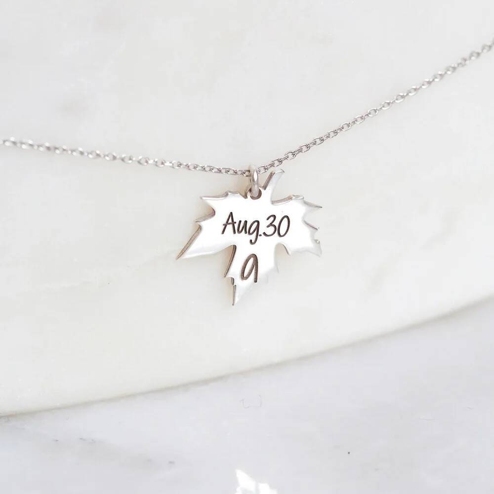 Personalized Carving Name Maple Leaf Necklace For Women Stainless Steel Sycamore Leaves Pendant Minimalist Elegant Jewelry Gift