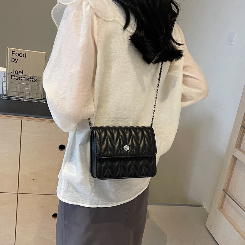 New Fashion Chain Shoulder 2025 Summer Trend Versatile Crossbody Stylish Quilted Women's Bag ddmymoon