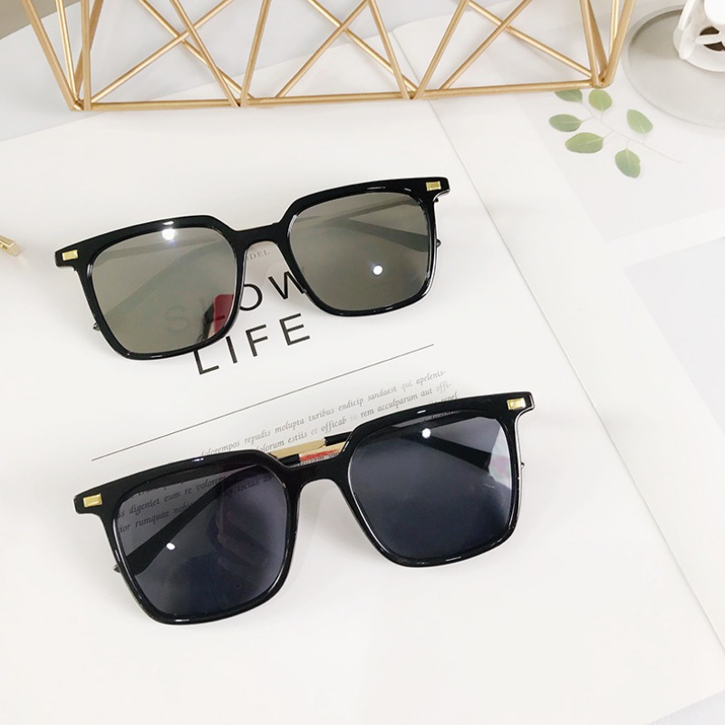 Stylish UV Protection Glasses with Unique Design Elements