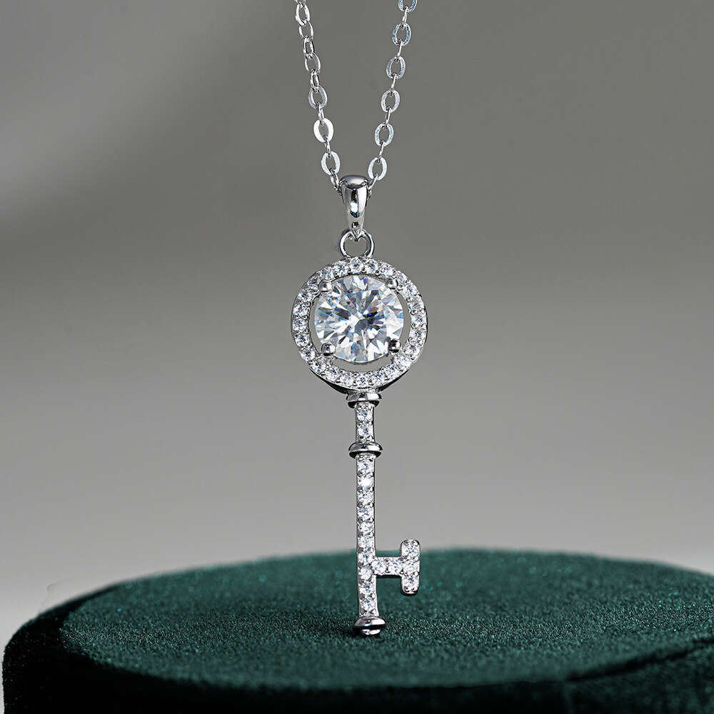 S Pure Sier Moissanite Key Necklace for Women Classic Ct Designer Jewelry Pendant Fashion Jewelry Live