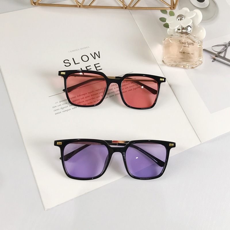 Stylish UV Protection Glasses with Unique Design Elements