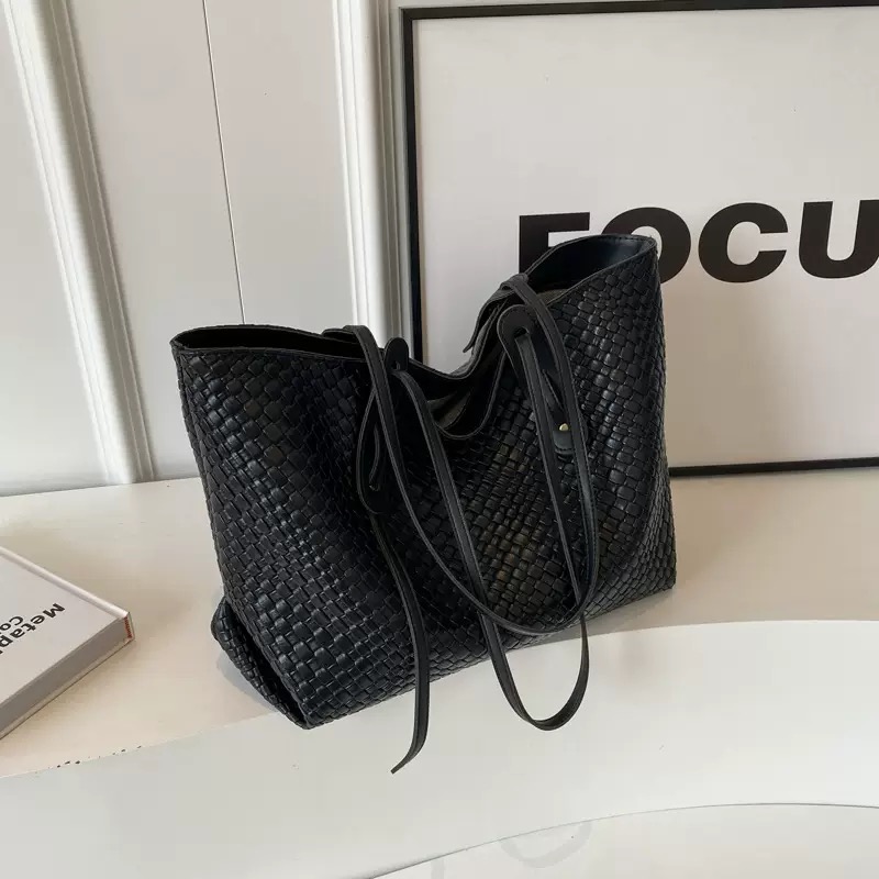 Minority designer free shipping large capacity woven bag for women's new retro versatile single shoulder armpit bag, hand-held tote bag