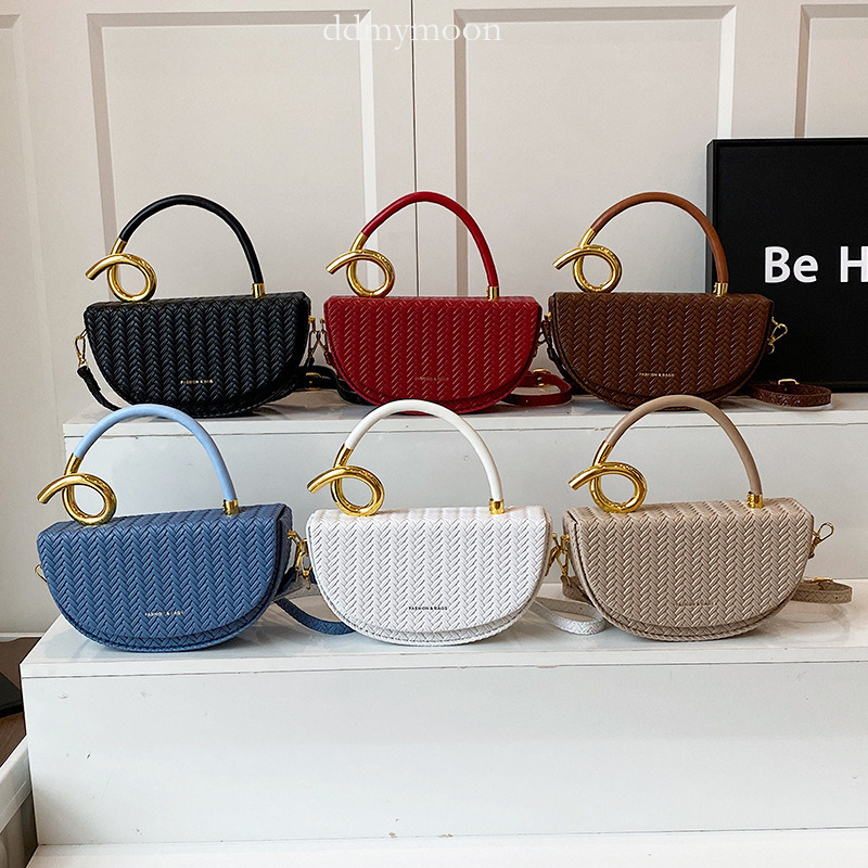 2025 New Fashion Trendy Single Shoulder Crossbody Saddle Light Luxury High-end Niche Personality Handheld Box Bag for Women ddmymoon