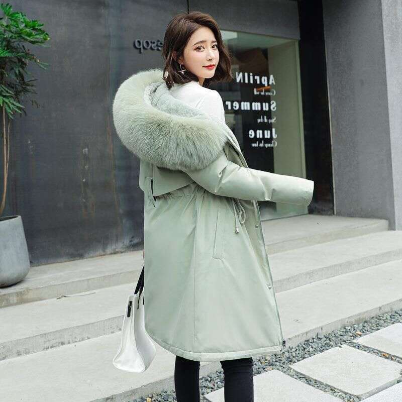 Women's coat, medium to long, with a large leather collar and a V-shaped down cotton jacket