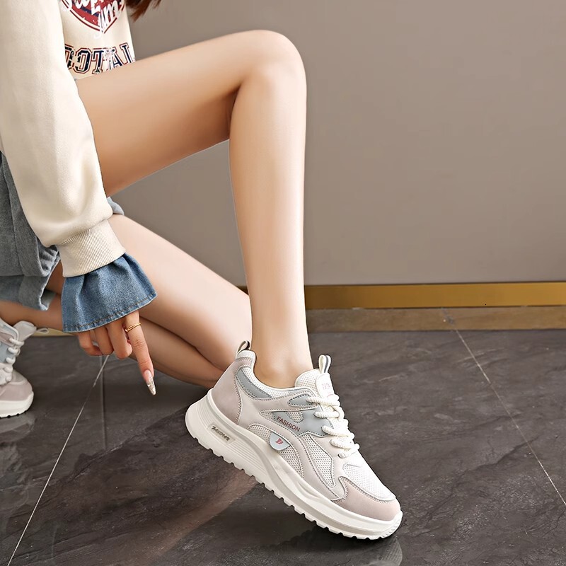 New women's cushioned sports shoes for summer shock-absorbing running lightweight soft sole ultra light anti slip dad shoes designer sports shoes