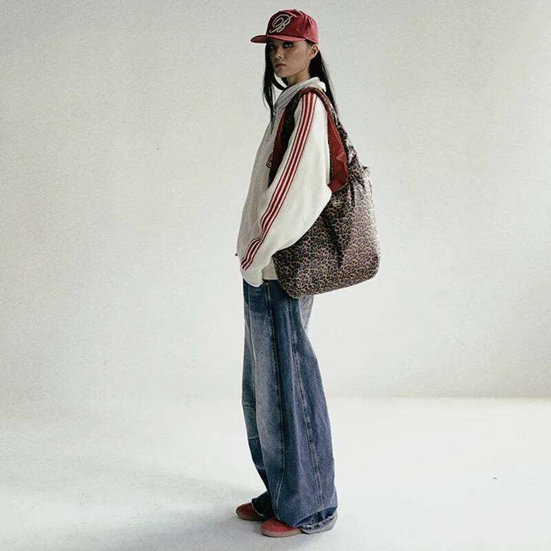 Designer Clothing 2025 Blood Red Knitted Jacket Women's American Retro Embroidered Zipper Cardigan Top