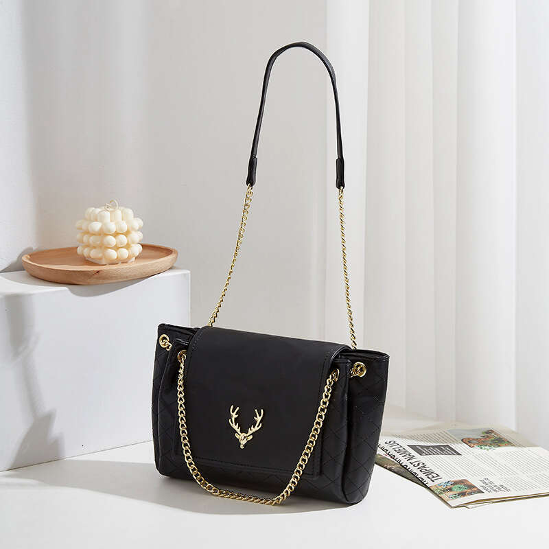Hot Selling New Women's Embroidered Quilted Small Square Deer Head Chain Underarm Fashion Single Shoulder Crossbody Bag Designer Bags