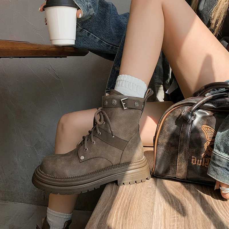 2025 Autumn Platform Cowhide Martin Boots Round Toe Lace Up Middle Heel Rivet Short Boots Large Size Womens Boots W250811