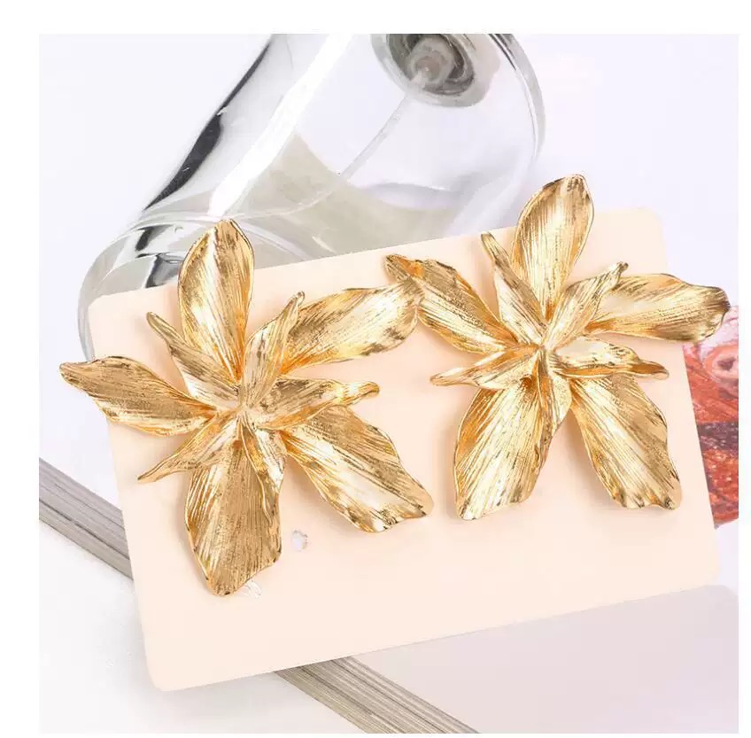 Retro gold and silver alloy earrings, new fashion alloy metal large flower stud earrings