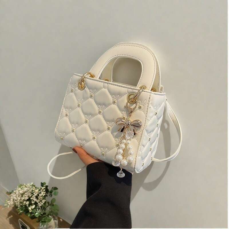 Designer Bag Luxury Bag Dhessentials High-End Style INS Trendy Fashion Shoulder Bag Handbag Shoulder Crossbody Women Versatile Casual Niche Design