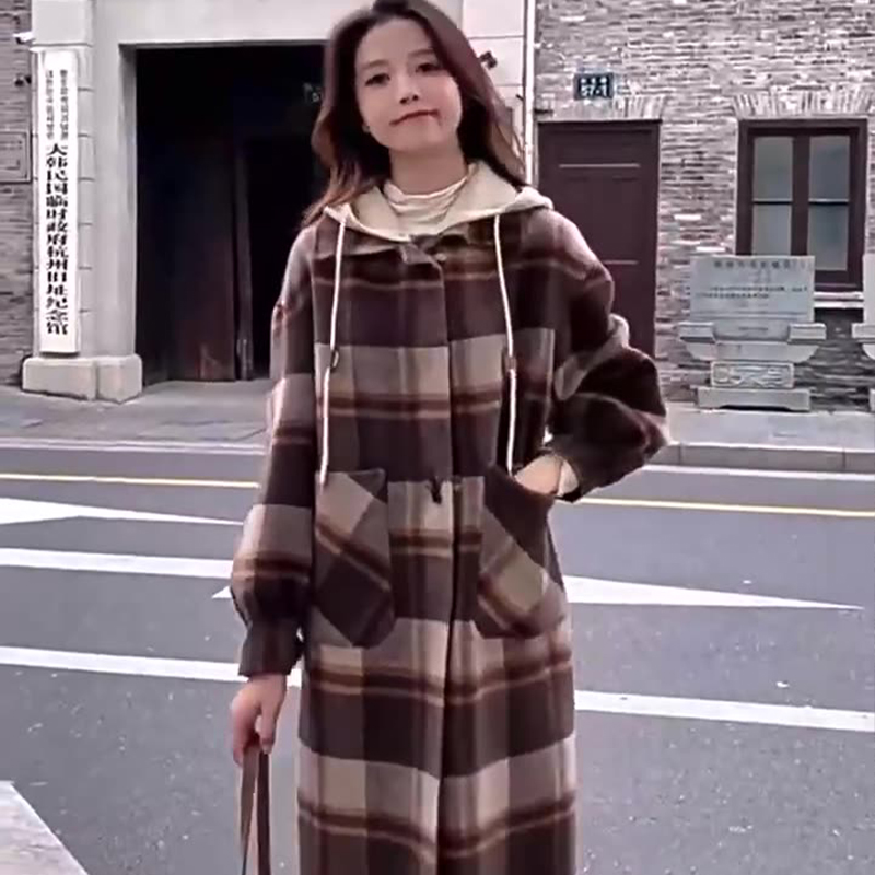 Autumn-Winter Fashion: Stylish Ladies' Wool Overcoat Featuring Twin Sides Design and Unique Button Details