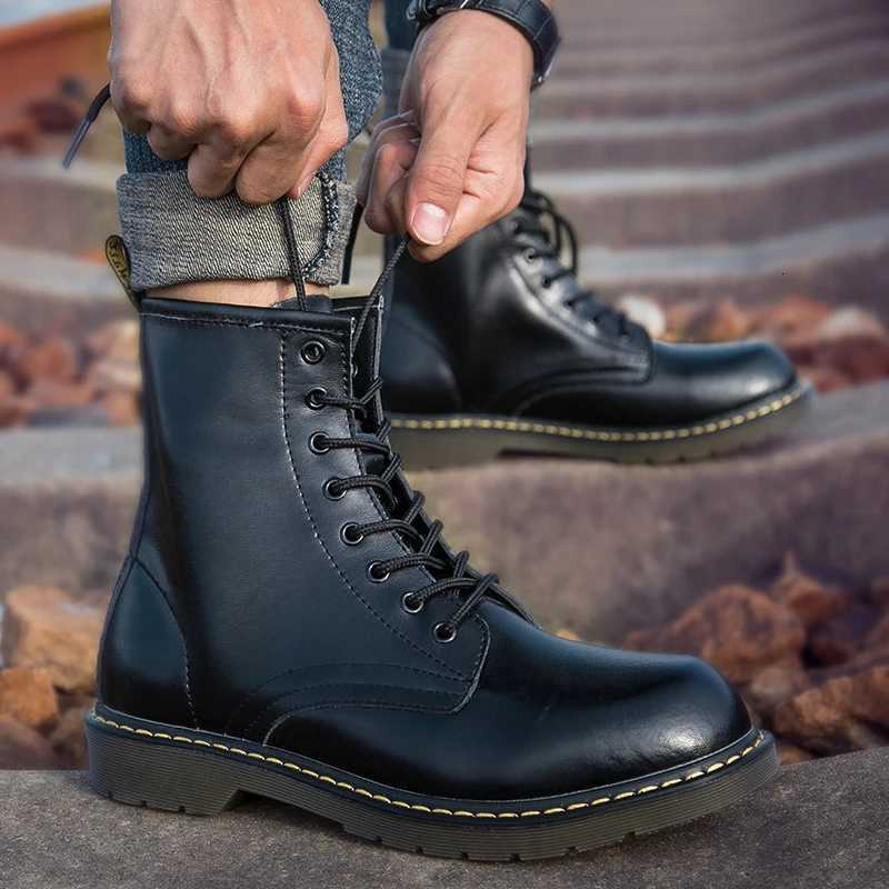 Fashion Mens Boots British Style High Top Casual Sneakers Men Luxury Designer Work Shoes Outdoor Anti-slip Motorcycle Boots Mal W250811