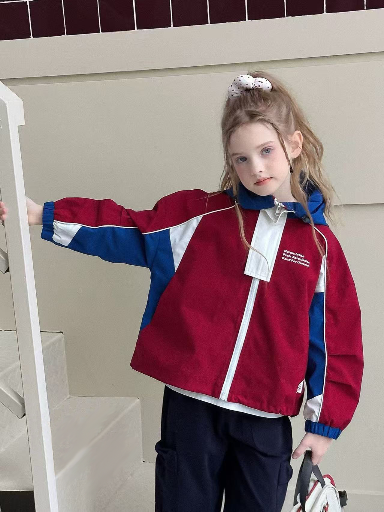 Girls' jacket color blocked jacket hooded jacket outdoor sports style jacket with short silhouette as the core design highlight