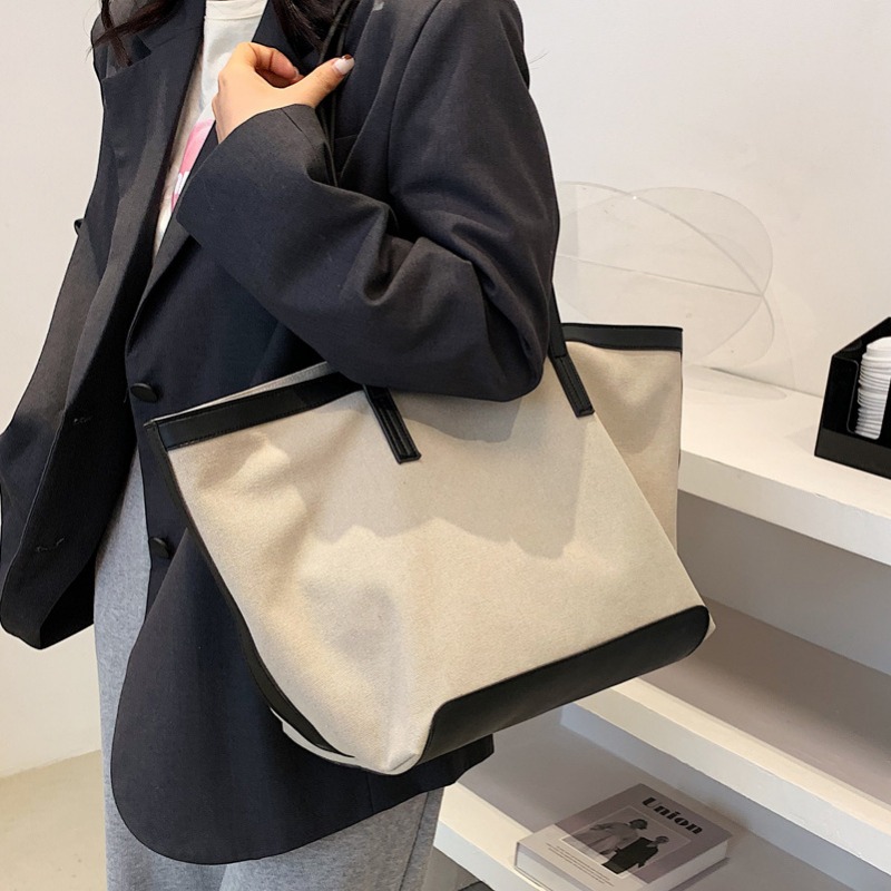 Chic & Practical: Women's Canvas Tote Bag Featuring Minimalist Texture for Everyday Use