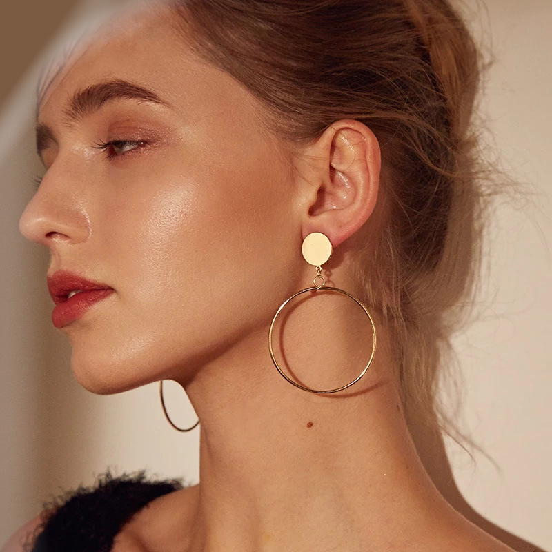 Free Shipping Designer Fashion Accessories Simple And Trendy Gold Thread Geometric Large Round Earrings Women's Large Hollow Earrings Luxury Jewe