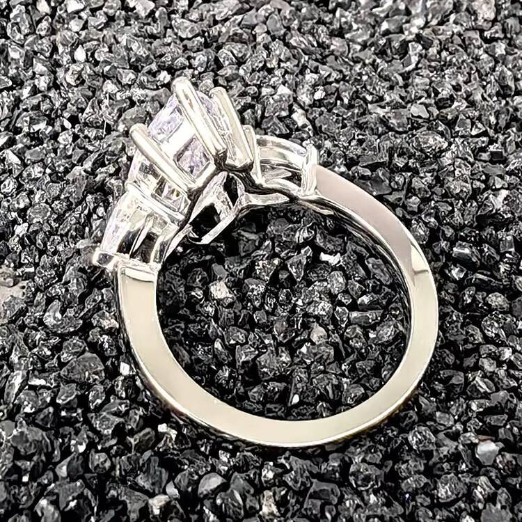 Factory Trendy Rhodium Plated S925 Silver Fine Jewelry Delicate Moissanite Three Stone Ring for Women Engagement Wedding Gift